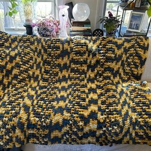 Plush Chunky Knit Throw Blanket
